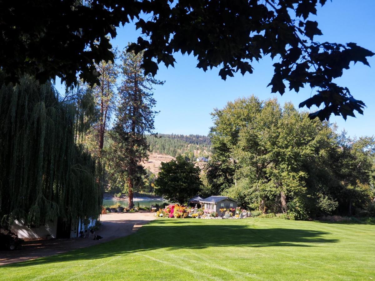 Rayleigh Riverfront Retreat- Peaceful Garden Oasis-25 Minutes To Ski Hill Kamloops Exterior photo