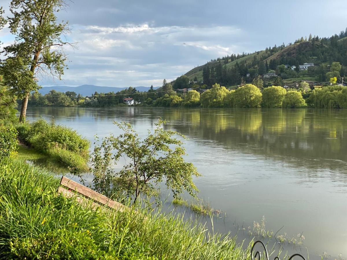 Rayleigh Riverfront Retreat- Peaceful Garden Oasis-25 Minutes To Ski Hill Kamloops Exterior photo
